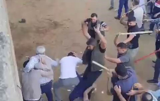 Diyarbakır Canlı Hayvan Borsası'nda alacak verecek kavgası taşlı sopalı kavgaya dönüştü