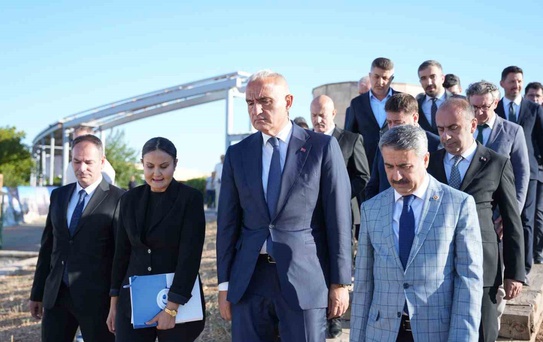 Adıyaman'da restorasyonu biten 3 vakıf eseri ibadete açıldı; Ulu Camii inşası sürüyor