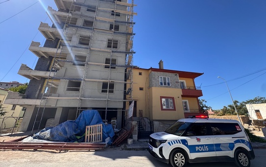 Niğde'de inşaatın 3. katından düşen işçi hastaneye kaldırıldı