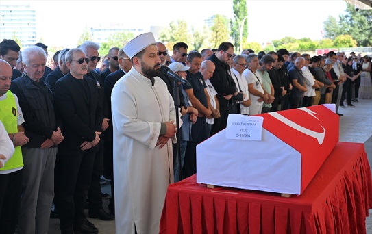 Oyuncu Serhat Kılıç, Ankara'da düzenlenen törenle son yolculuğuna uğurlandı