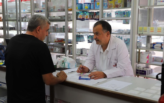 İzmir'de kuşaklar boyu korunan Rum eczacıya ait reçete defteri kentin kurtuluşunu belgeliyor
