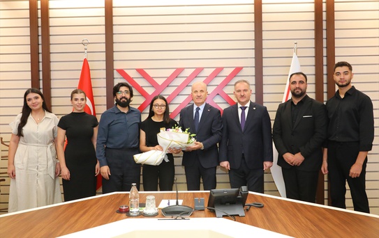 YÖK Başkanı Özvar, dünya birincisi Harran Üniversitesi Vox Humanis Korosu'nu kabul etti