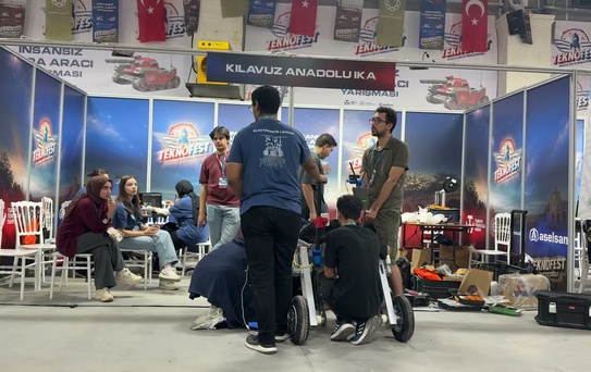 Mardin'de TEKNOFEST İHA Yarışması Heyecanı... Vali Akkoyun: 'Bu topraklarda yetişen her bir gencimiz, her bir mucidimiz Türkiye Yüzyılı'nın mimarı olacaktır'