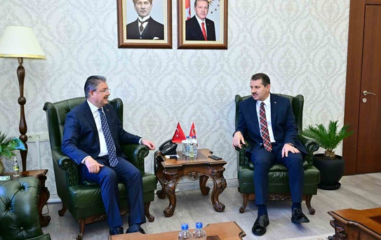 Milli Savunma Bakan Yardımcısı Ayhan, Eskişehir Valisi Yılmaz'ı makamında ziyaret etti