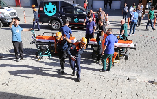 Bitlis Devlet Hastanesi'nde AFAD ve UMKE'nin katılımıyla deprem tatbikatı yapıldı
