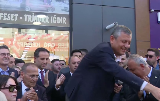 Özgür Özel Ardahan'da esnafı dinledi, iktidarın kara düzenini eleştirdi