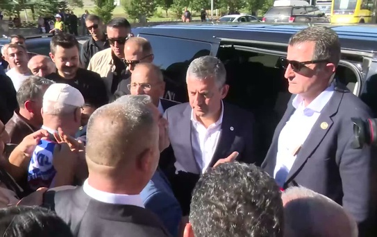 Özgür Özel Ardahan'da esnafı dinledi, otoban özelleştirmesini eleştirdi