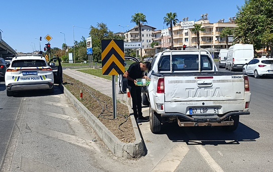 Yol kenarındaki kamyonet, ekipleri alarma geçirdi! Gerçek ise apayrı çıktı