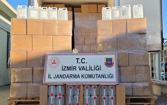 İzmir'de 4 adli aramada 19 bin 260 litre etil alkol ele geçirildi, 4 şüpheli gözaltında