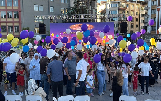 Afyonkarahisar'da lösemiyi yenen 10 yaşındaki Gülsüm Efsa için balonlar uçuruldu