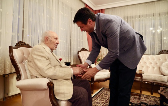 Mahmut Arıkan, Yasin Hatiboğlu'na ziyaret gerçekleştirdi ve vefa mesajı verdi