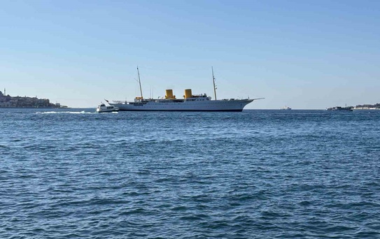 TCG Savarona eğitim gemisi Dolmabahçe açıklarında demirledi