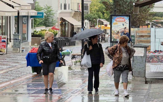 Edirne'de eylülün ilk yağmuruyla sıcaklık 33 dereceden 17'ye düştü