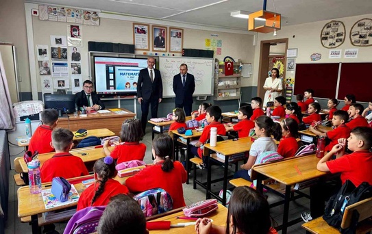 Bozdoğan'da 2026-2027 eğitim yılı için ilk ders zilini Kaymakam Sözen çaldı