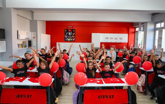 İzmir ve çevre illerde yeni eğitim öğretim yılı başladı