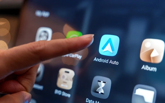 Android Auto medya oynatıcısı Material 3 ile dalgalı ilerleme çubuğuna geçti