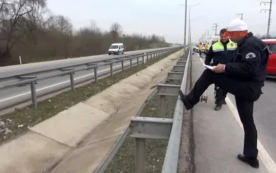 Halk Otobüsüne Motosikletle Çarpan Gencin Kafası Koptu
