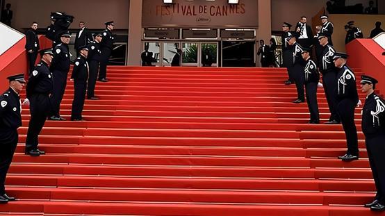 Cannesda elektrik kesintisi paniği: Festival binası yedek enerjiye geçti