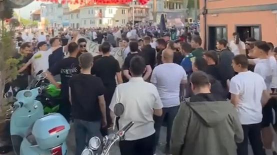 Fenerbahçe maçını yayınlayan belediye başkanına taraftarlardan istifa çağrısı