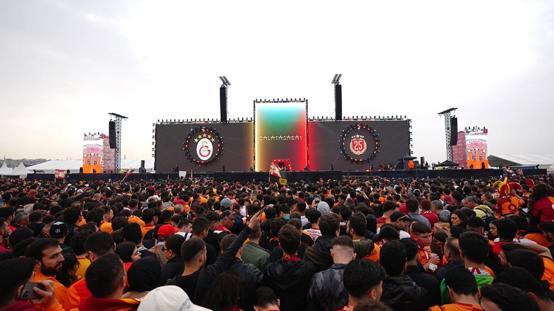 Galatasaray taraftarı Yenikapıya akın etti! 17:00 itibariyle güncel taraftar sayısı açıklandı