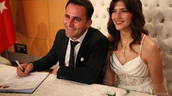 12 ay boyunca bugünü bekleyip nikah masasına oturdular