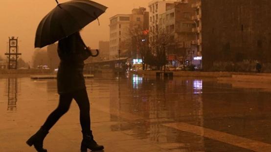 İstanbul için çamurlu sağanak yağış ve toz uyarısı