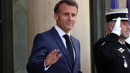 Fransa Cumhurbaşkanı Macronun heykelini çaldılar