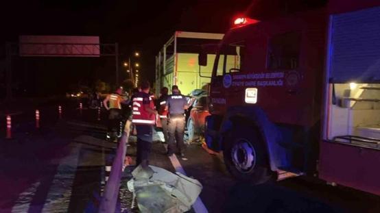 Sakaryada korkunç kaza: Cip kamyona saplandı, sürücü hayatını kaybetti
