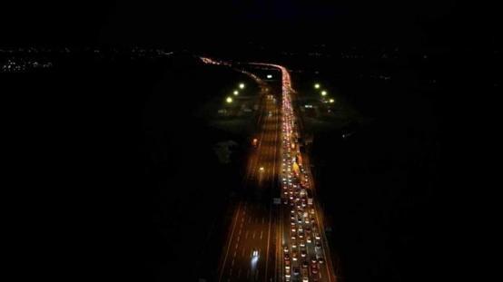 Bayram göçü başladı, otoyolların kesişim noktasında trafik durdu