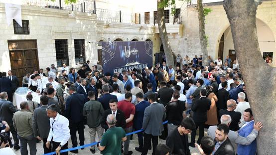 Şanlıurfada bayram coşkusu: Bayramlaşma törenine çok sayıda kişi katıldı