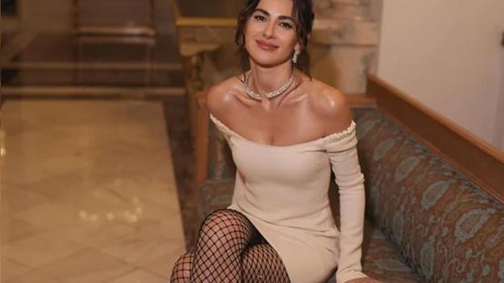 Nesrin Cavadzade yaz tatilinde hindistan ceviziyle serinledi