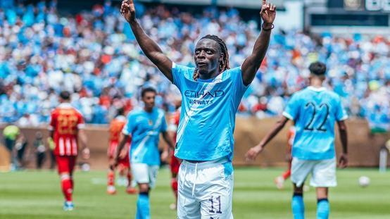 Manchester City yıldızlarıyla 3 puana uzandı