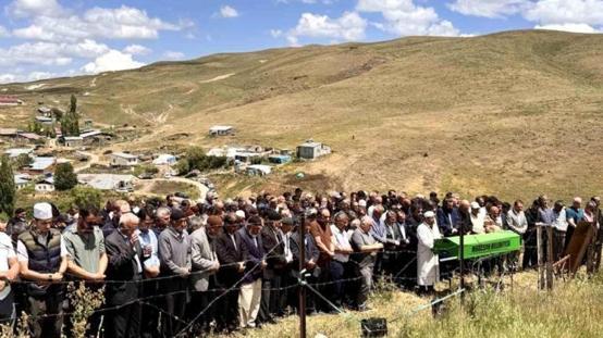 Ağabeyi tarafından öldürülen Ocak Partisi lideri Kadir Canpolat son yolculuğuna uğurlandı