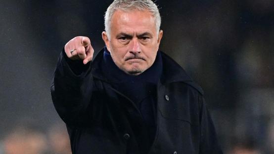 Mourinho devreye girdi! 3 yıldız isimle zoom üzerinden görüştü