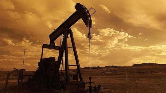 İran, Katardaki ABD üslerine saldırdı; petrol sert düştü