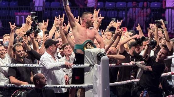 Avni Yıldırım, Mega Fight Arena 3te altın kemerin sahibi oldu