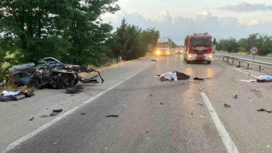 Park halindeki kamyona arkadan çarptı! 4 kişi feci şekilde can verdi