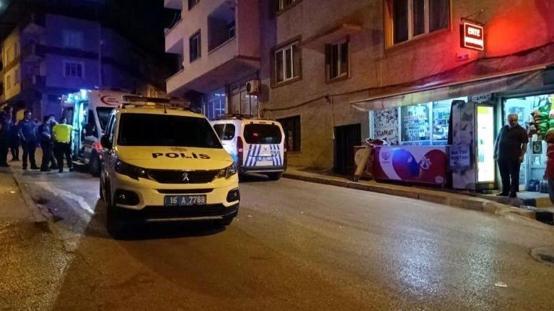 Firari hükümlünün yakınları polisleri ezdi