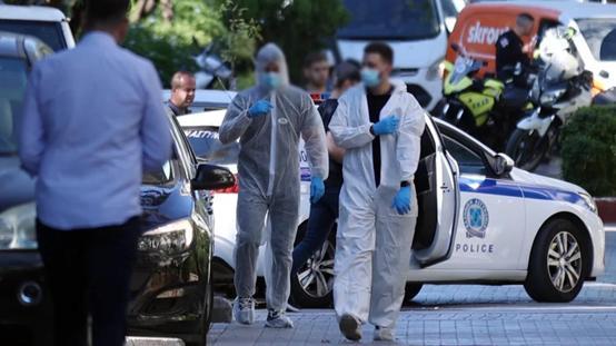 Atinada ünlü gazetecinin yaşadığı binada patlayıcı düzenek buldu