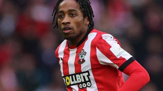 Beşiktaşta transfer bitti ancak Kyle Walker-Peters Türkiyeye gelemiyor