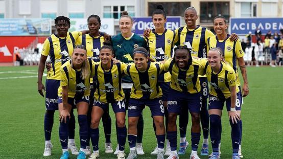 Fenerbahçe Kadın Futbol Takımında 17 imza birden