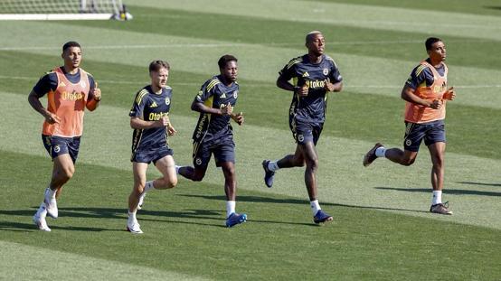 Fenerbahçenin Portekiz kampı kadrosu belli oldu! Yıldız isim İstanbulda bırakıldı