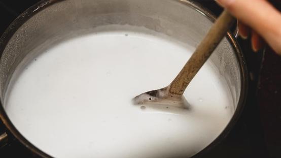 Şanlıurfada çocuk kaynayan süte düştü