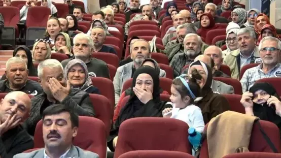 Hac kurasında ismi çıkan hacı adayları gözyaşlarına boğuldu