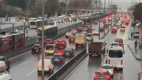 İstanbulda trafik yoğunluğu yüzde 90a ulaştı