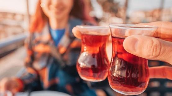 10 bin kadın 10 yıl boyunca takip edildi! Çay tiryakiliği ömrü uzatıyor 