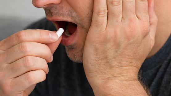 Diş ağrısı için yuttuğu ağrı kesici sonu oldu