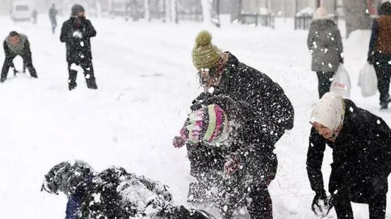 Açıklamalar peş peşe geldi! Çok sayıda kentte eğitime kar arası