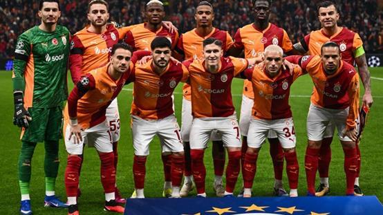 Galatasarayın Liverpool maçı kamp kadrosu belli oldu: Tek eksik, iki büyük sürpriz var