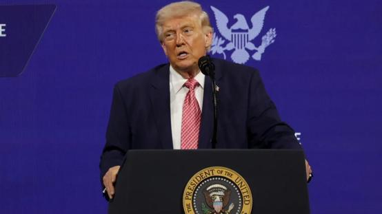 Trumptan gazetecilere: Bana her şeyi sorabilirsin, seksten bahsedebilirsin